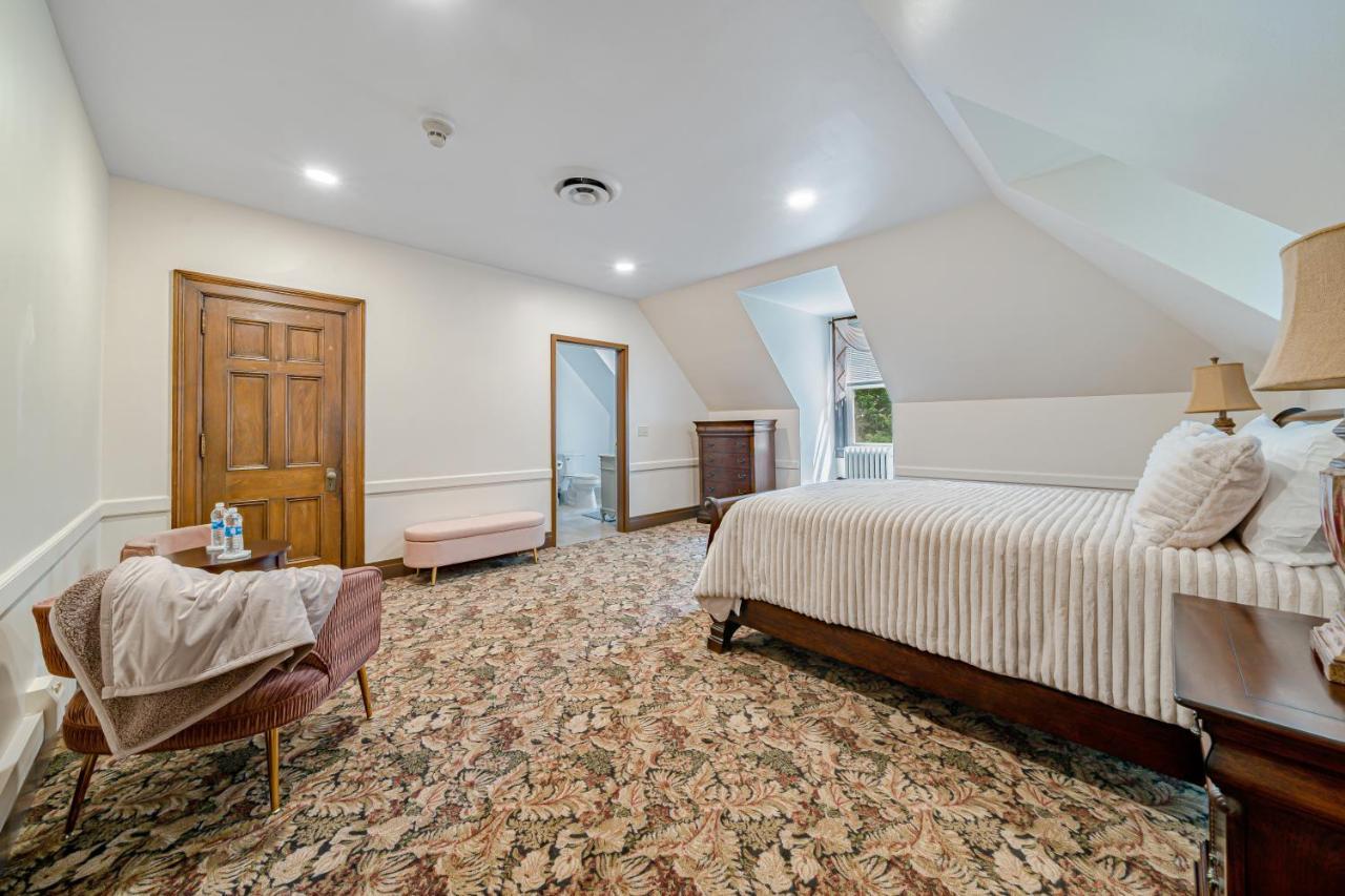 Hotel The Grandeur Estate à Greensburg Extérieur photo